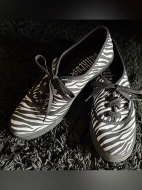 Punkrose Canvas Zabra Sneakers. 6. Punk. Emo. Y2K. Goth. Glam.
